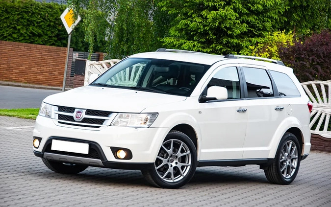 Fiat Freemont cena 48900 przebieg: 205000, rok produkcji 2015 z Nowy Sącz małe 781